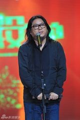 组图：群星亮相华语传媒大奖 汪峰获年度艺人奖