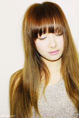 组图：f(x)宋茜甜美写真 出演维尼夫妇走红