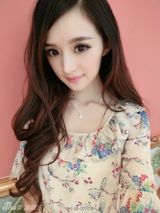 组图：女子酷似杨幂  网友直呼傻傻分不清