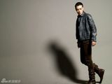 组图：实力型男张桐华丽写真 彰显深沉忧郁气质