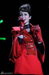 高清组图：江苏跨年热力上演 夏奇拉压轴秀中文