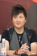 组图：孙楠时隔八年上海再开唱 毛阿敏迪克牛仔助阵