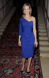 幻灯图集：希拉里-斯万克亮相巴黎时装周