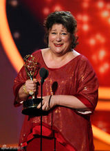 组图：艾美奖现场 玛格-马丁戴尔获剧情最佳女配奖