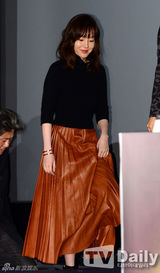 组图：林秀晶柳承龙等亮相青龙奖按手印活动