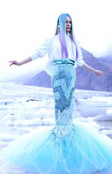 组图：尚雯婕新唱片封面曝光 蓝色头发大展另类