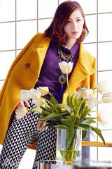 组图：李斯丹妮大片曝光 红唇卷发女人味十足