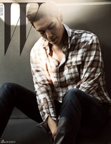 高清图：尹恩惠与BigBang成员TOP拍情侣写真 内衣上阵暧昧相拥