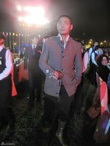 组图：邵兵亮相颁奖礼玩军装风  荣膺90代电影偶像