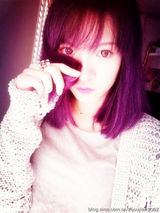 组图：老牌歌后杭天琪19岁女儿靓丽自拍照