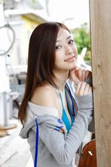 组图：逢泽丽奈夏日写真比基尼秀身材