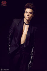 组图：至上励合“真空”上阵 蜕变性感轻熟男