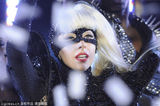 组图：Gaga跨年激情献唱 镂空面罩造型抢镜