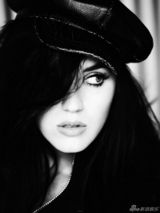 组图：凯蒂-佩里登ELLE封面 百变造型妆容精致