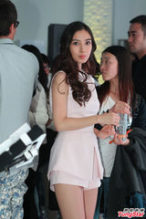 组图：AngelaBaby秀美腿 否认与黄晓明好事将近