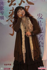 组图：孟庭苇新专辑唱新民歌 白衣天使裙玉女范