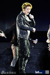 组图：韩团f(x)EXO-M等亮相上海K-POP音乐演唱会