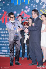 组图：郭富城戴墨镜宣传巡演 邀发哥合作寒战2