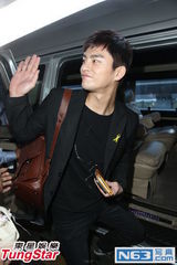 组图：韩星徐仁国首次赴台 帅气现身