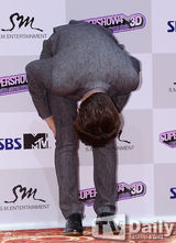 组图：SJ3D新片首映式 众成员正装出席宣传