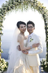 高清图：陈数赵胤胤完婚浪漫拥吻 海边深情凝视