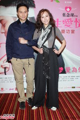 组图：《天生爱情狂》庆功 刘心悠抱BB母爱洋溢