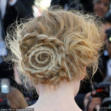 组图：《维纳斯》首映 妮可时尚裙装露背