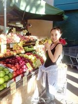 组图：李小璐贾乃亮携女美国度假 奢华房车曝光