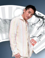 幻灯图集：梁朝伟儒雅着装出镜 尽显绅士魅力