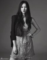 组图：李昕岳黑白复古大片 演绎初恋般纯美气质