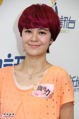 组图：郁可唯香港宣传新碟 回忆情事落泪录歌