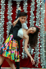 组图：《花非花》浪漫剧照曝光 情侣档秀甜蜜