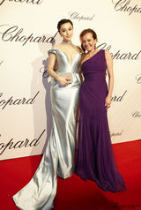 组图：范冰冰任品牌大使 露肩深V礼服爆乳性感