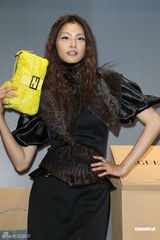 组图：林嘉绮15公分高跟鞋走秀破除怀孕传言