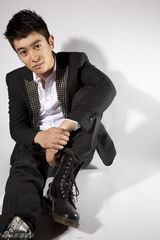 组图：《青瓷》杜江全新写真显成熟稳重