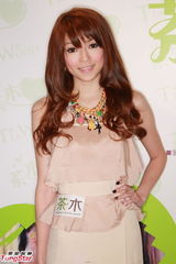 组图：连诗雅向电影圈发展 关楚耀年底开拍笑片