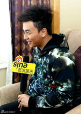 组图：独家对话释小龙 回应打人事件