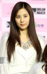 高清图：少女时代倾情开唱 载歌载舞活力四射