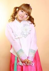 组图：组合Rainbow穿韩服拍写真 为粉丝送中秋祝福