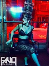 组图：绵羊音女伶渔网罩露双莓 黑纱蒙面神秘