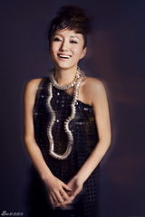 高清图：索妮写真混搭重金属风格 演绎性感冷时尚 