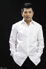 组图：孙淳气质写真曝光 熟男风采绽放完美笑容