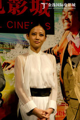 组图：《hello树先生》金逸首映 王宝强何洁粉丝PK