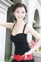 高清：李曼演技渐成熟 街头随拍无需华丽陪衬