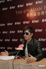 组图：倪妮出席传媒招待会 日本女星香里奈欲变打女