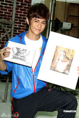 幻灯组图：汪东城代言运动服装 想开画展秀绘画天份