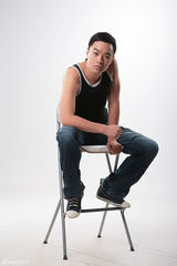 组图：演员董易晋拍朴实写真 艺术天才性感优雅