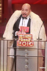 组图：黄浩然获得飞跃进步奖 透露已经做爸爸