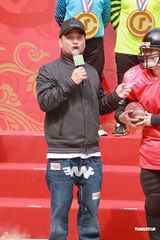 组图：俞琤拒回应与何超琼绯闻 职员集体封口