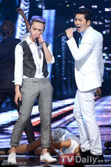 组图：Beast《MCountDown》夺冠 SJ首演后续曲